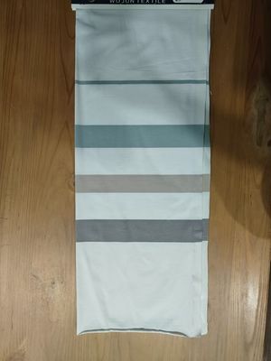 Tissu en matériau à rayures lisses et douces pour le port occasionnel