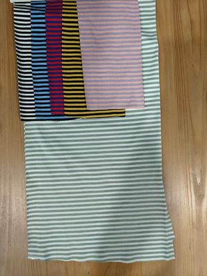 Tissu tricoté à rayures confortable et hygroscopique doux et durable pour T-shirt