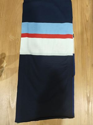 Tissu à tricot à rayures et à grains clairs confortables pour polo