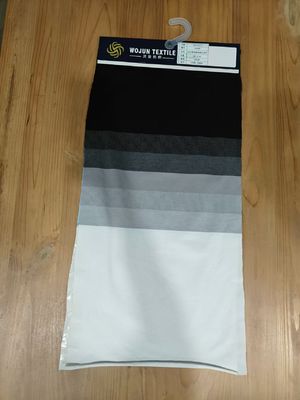 Tissu tricoté à rayures confortable et à la mode et durable et propre à la peau pour le port occasionnel