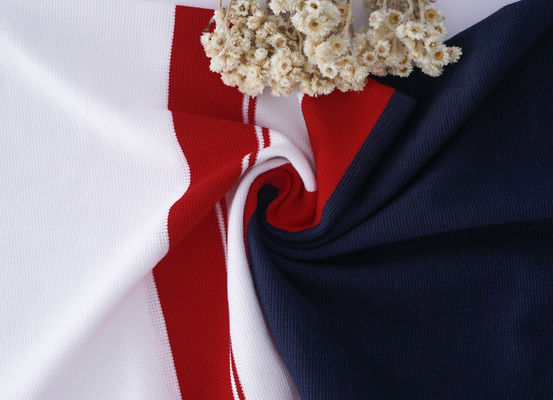 Un bon prix. Tissus tricotés rayés confortables et naturels, respirants, pour un usage occasionnel en ligne