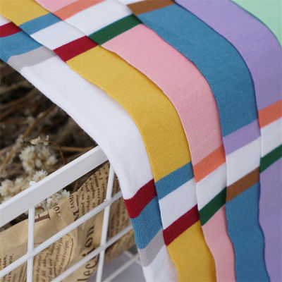 Naturel et confortable Tissu tricoté à rayures douces et lisses pour le port décontracté