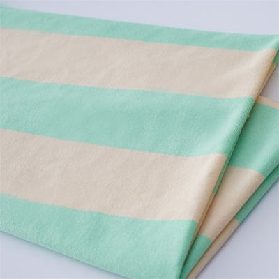 Un bon prix. Tissu de matériau rayé confortable et respirant, adapté à la peau, pour le port occasionnel en ligne