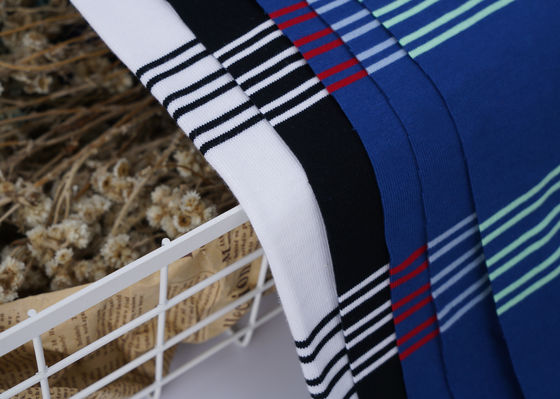 Un bon prix. Tissu tricoté à rayures doux et sain, résistant à l'usure, propre à la peau, pour t-shirt en ligne