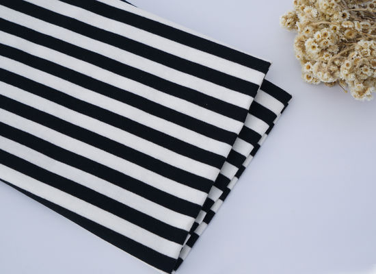 Tissu tricoté à rayures anti-rides et confortable pour le loisir