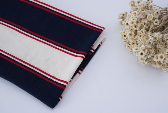 Un bon prix. Tissu tricoté à rayures confortable et frais pour la peau en ligne