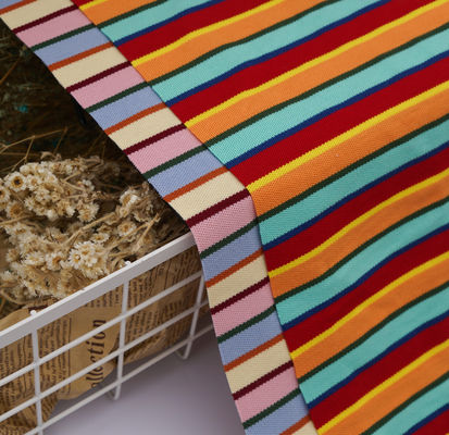 Un bon prix. Tissu en maille rayée élastique, respirant et confortable, pour vêtements de loisirs en ligne