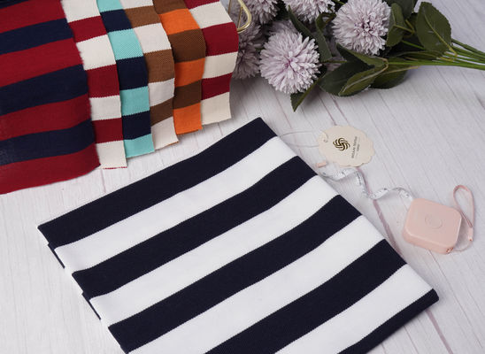 Un bon prix. Tissu en maille rayé pour polo, naturel et très résistant aux plis, grand teint, infroissable et version nette en ligne