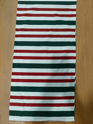 Un bon prix. Tissu en maille rayée confortable, respirant et élégant pour polo en ligne