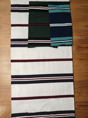 Un bon prix. Élégant et respirant avec une bonne tenue. Tissu en maille rayée sain pour t-shirt en ligne